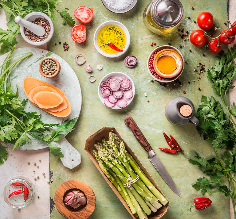 Mesa con vegetales frescos Mesa con vegetales frescos
