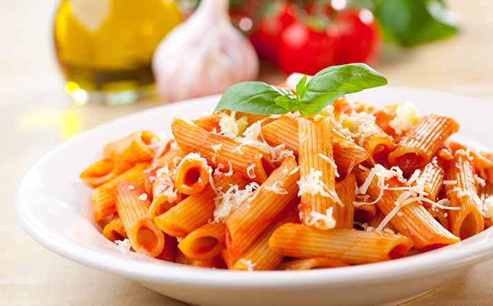 Una pasta con queso parmesano para una cena romántica. Una pasta con queso parmesano para una cena romántica.