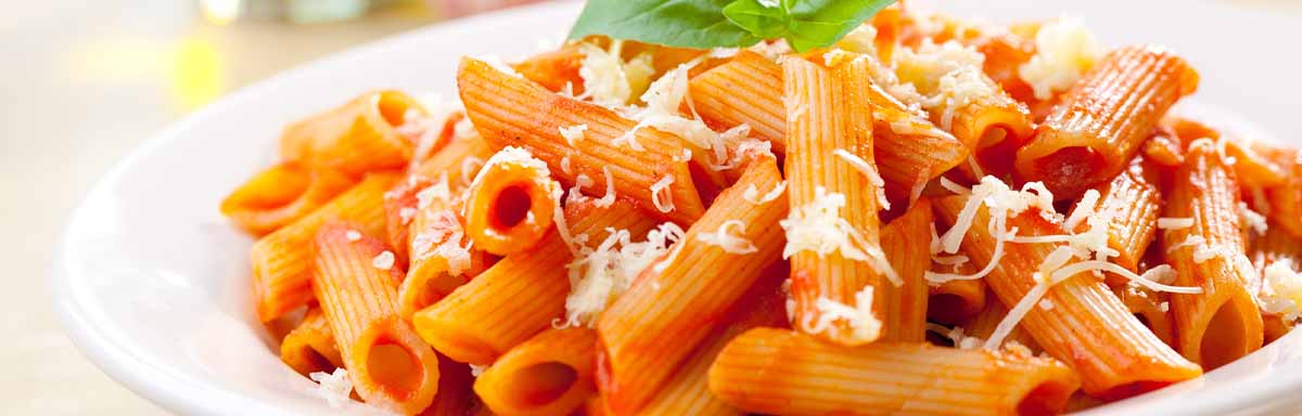 Una pasta con queso parmesano para una cena romántica. Una pasta con queso parmesano para una cena romántica.