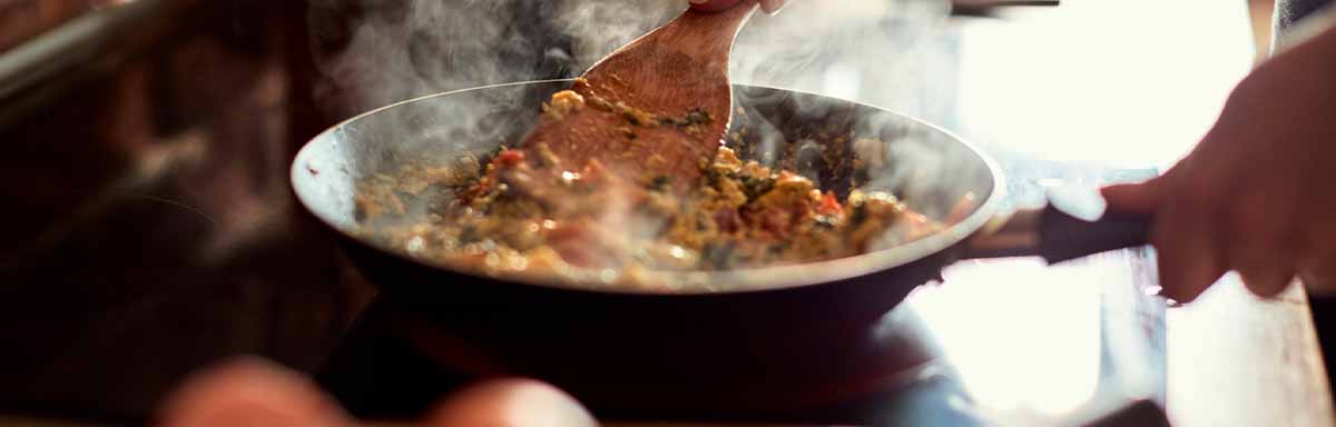 Cocinar en sartén y quitar grasa de la cocina Cocinar en sartén y quitar grasa de la cocina