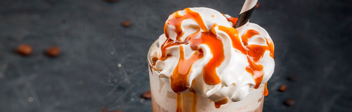 Frapuccino de caramelo con crema batida Frapuccino de caramelo con crema batida