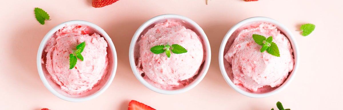 Vaso con helado de fresa Vaso con helado de fresa
