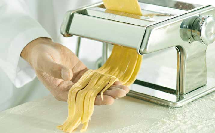 Máquina y masa para hacer pasta casera Máquina y masa para hacer pasta casera