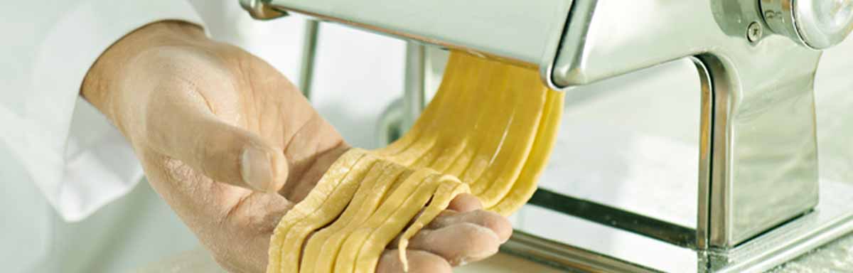 Máquina y masa para hacer pasta casera Máquina y masa para hacer pasta casera