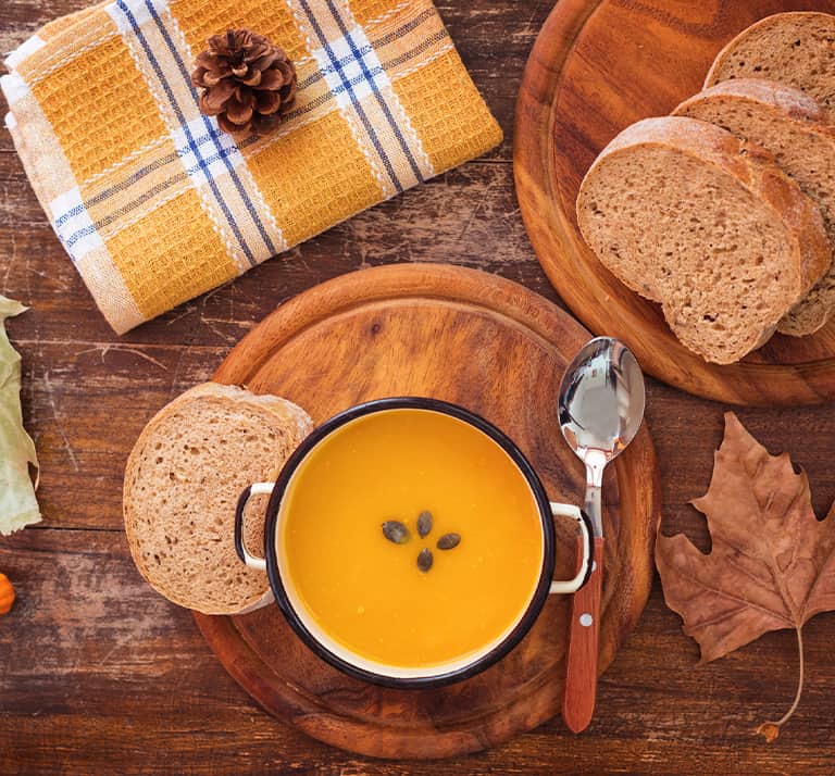 Una de las mejores recetas con ahuyama es una crema, acompañada con pan. Una de las mejores recetas con ahuyama es una crema, acompañada con pan.