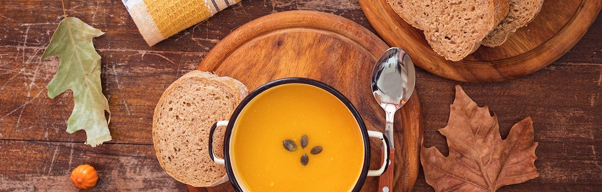 Una de las mejores recetas con ahuyama es una crema, acompañada con pan. Una de las mejores recetas con ahuyama es una crema, acompañada con pan.