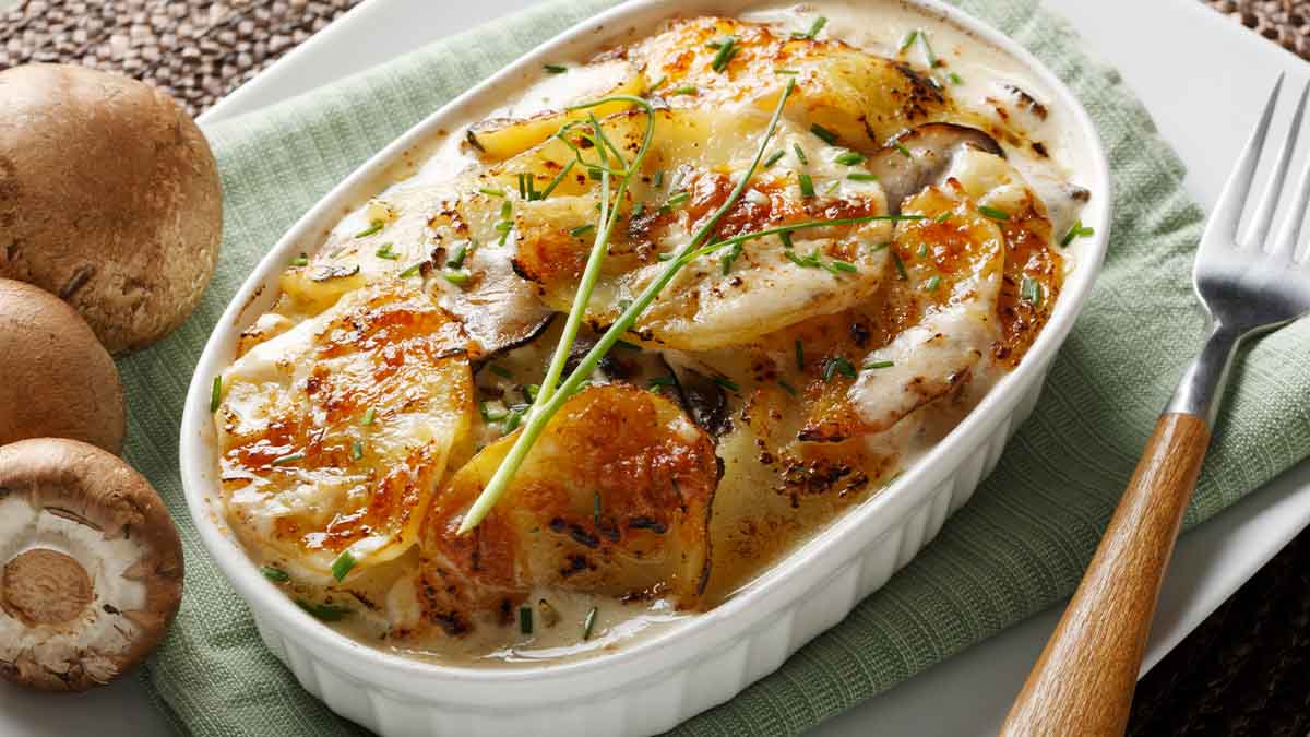 Una forma deliciosa de cocinar papas es gratinadas y al horno. Una forma deliciosa de cocinar papas es gratinadas y al horno.
