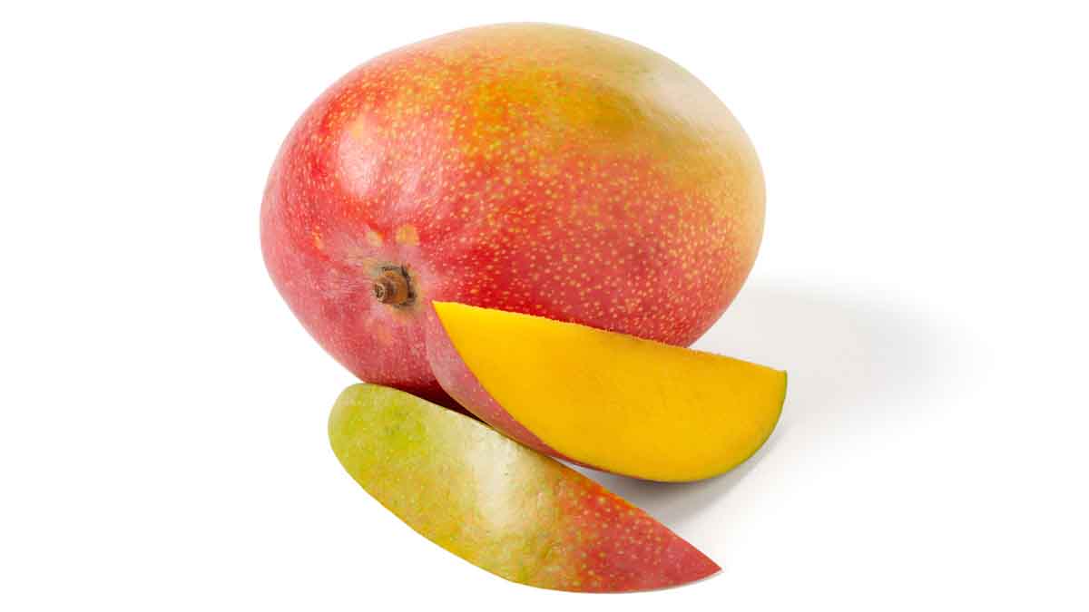 El mango es una fruta con alto contenido de betacarotenos. El mango es una fruta con alto contenido de betacarotenos.