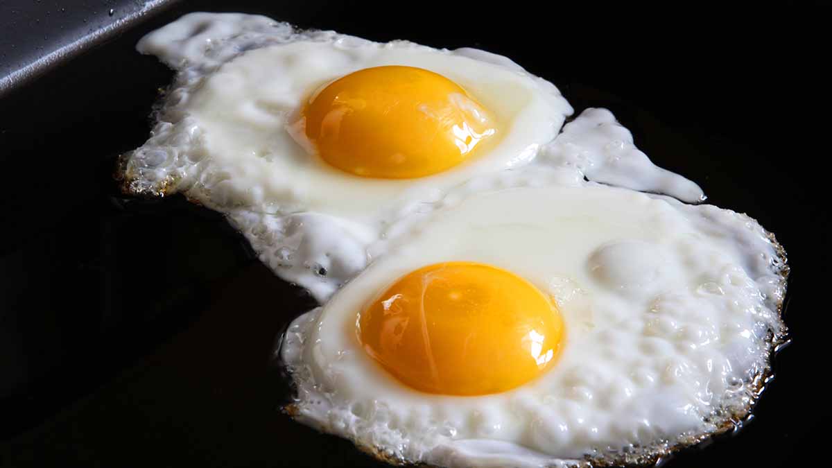 La yema de los huevos contiene colágeno.