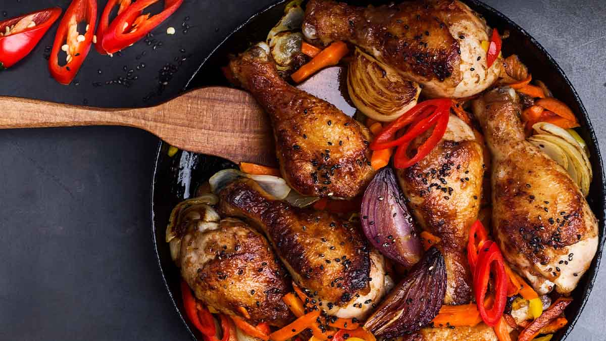 Un pollo agridulce con verduras.