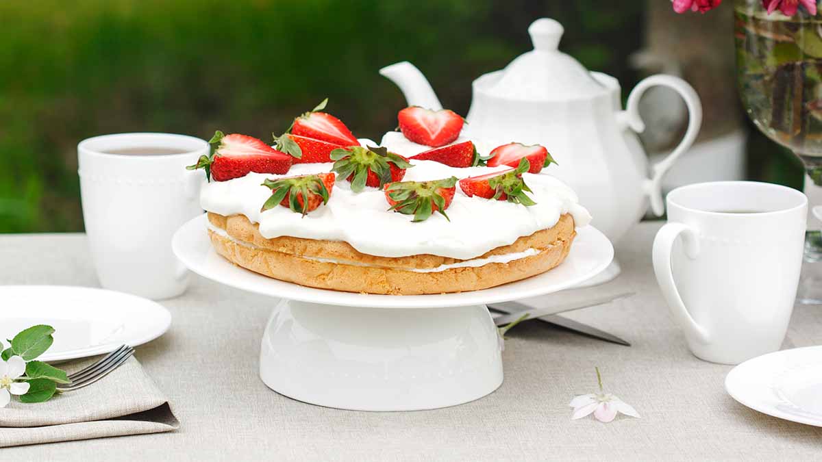 Una torta con glaseado real como cobertura. Una torta con glaseado real como cobertura.