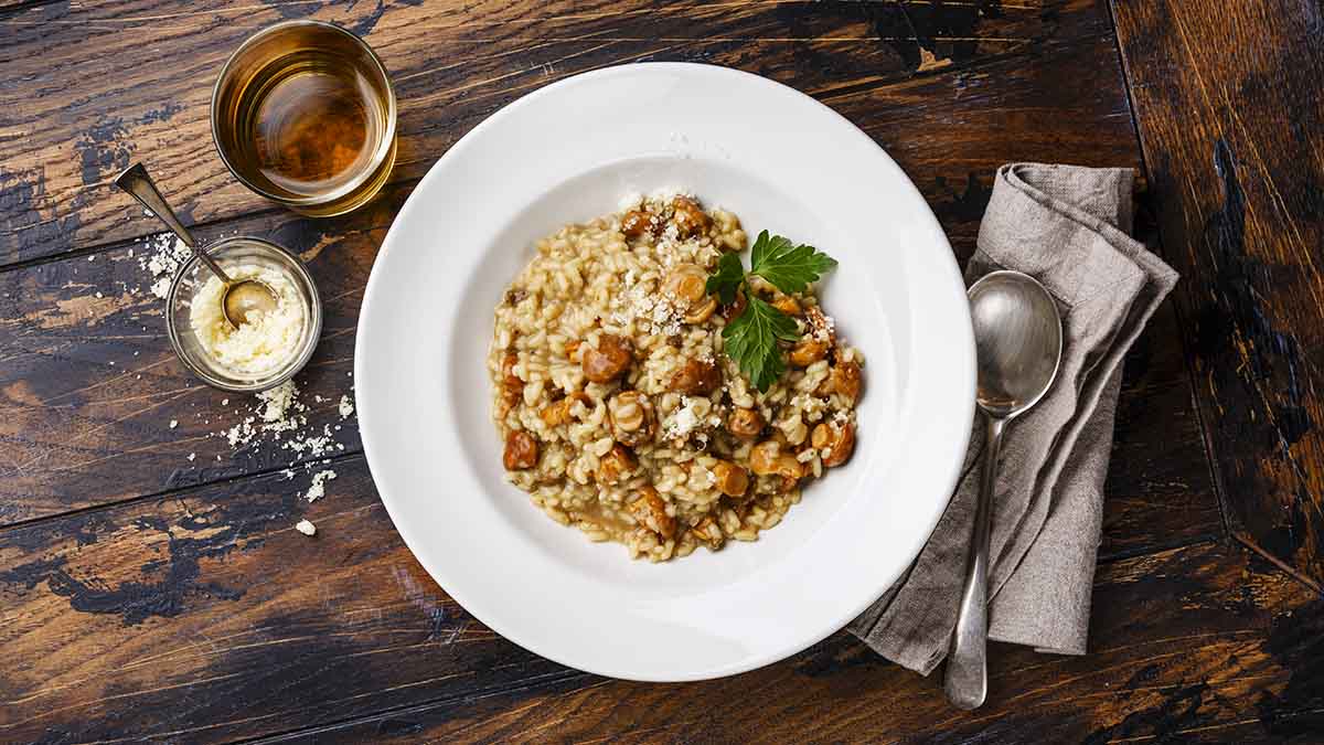 El risotto es una receta con champiñones deliciosa. El risotto es una receta con champiñones deliciosa.