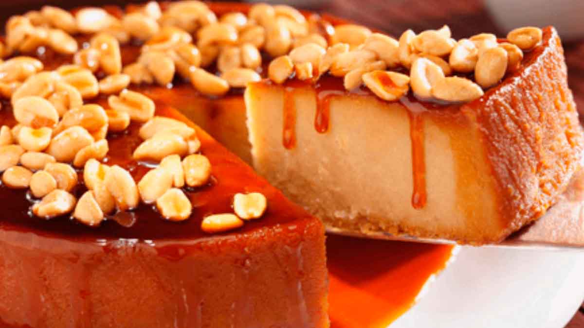 Un juego de texturas con un flan de maní. Un juego de texturas con un flan de maní.