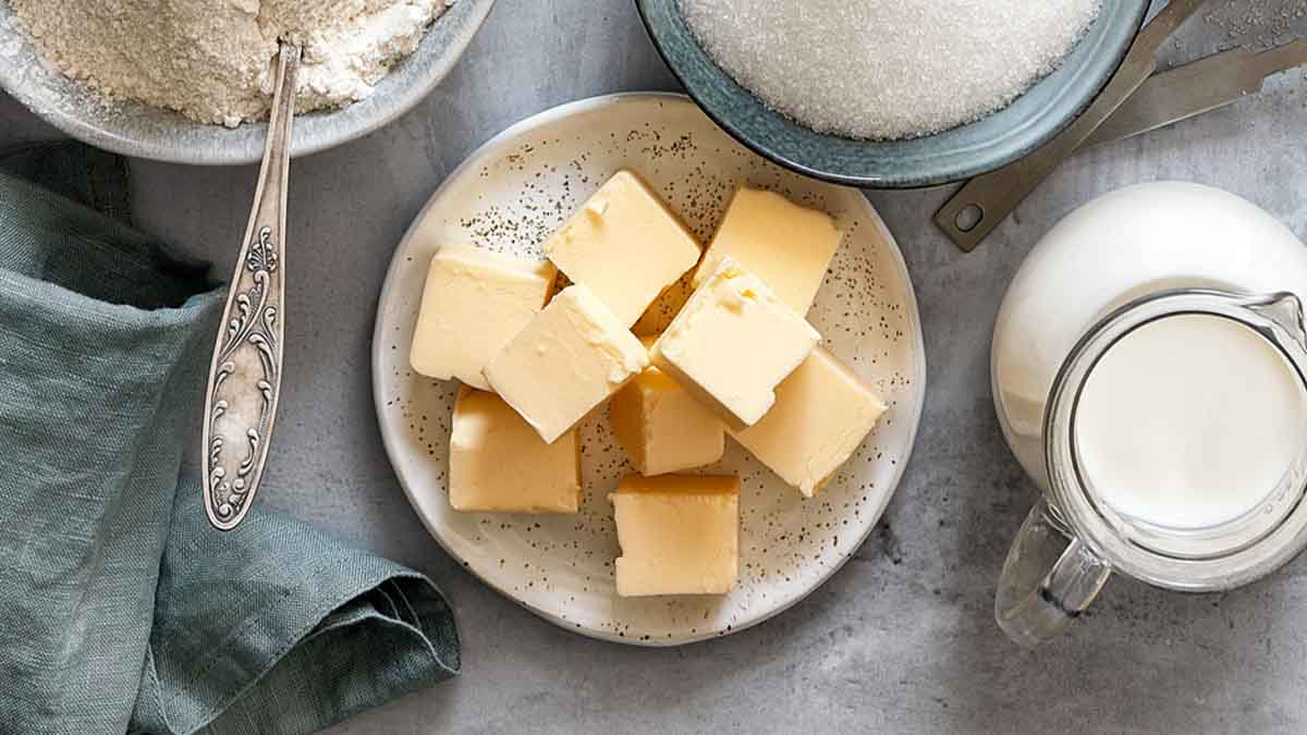 Mantequilla con otros ingredientes de repostería. Mantequilla con otros ingredientes de repostería.