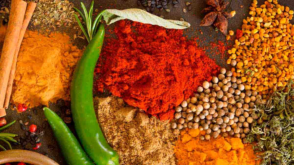 La paprika se distingue por sus tonos rojizos, aunque puede variar. La paprika se distingue por sus tonos rojizos, aunque puede variar.