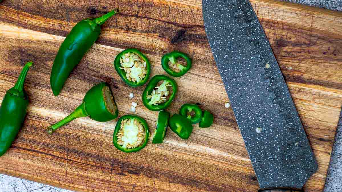 Tabla de pica con variedad de ají verde Tabla de pica con variedad de ají verde