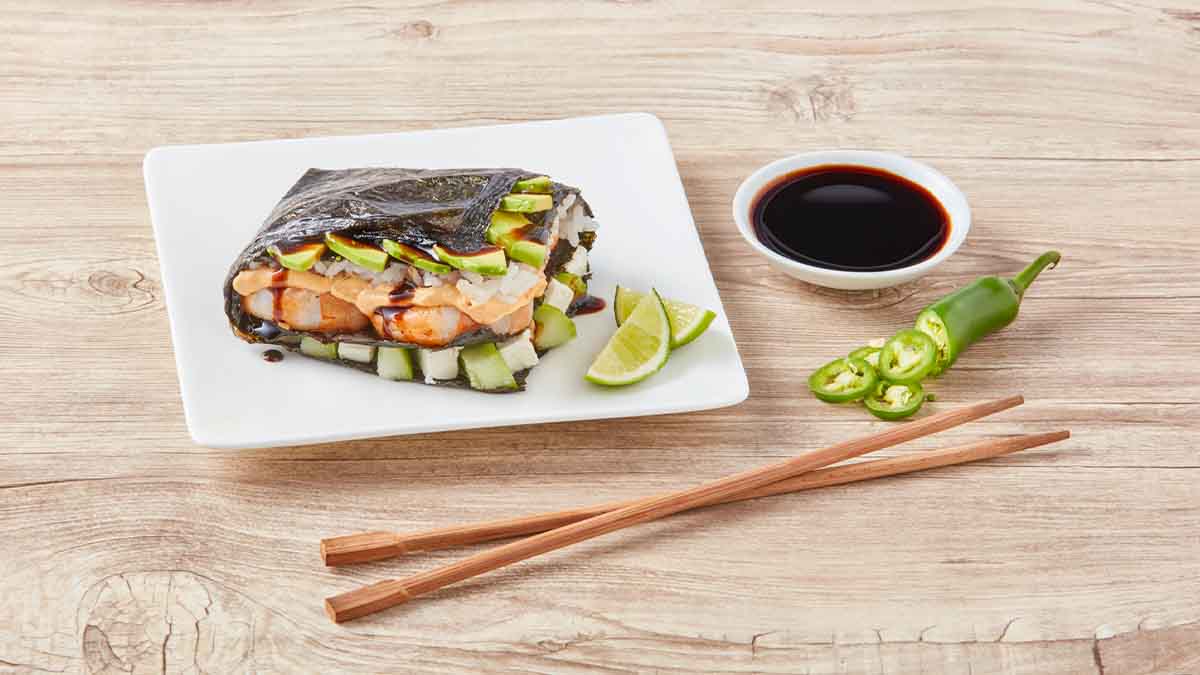 Las algas comestibles se usan con frecuencia en la comida oriental. Las algas comestibles se usan con frecuencia en la comida oriental.