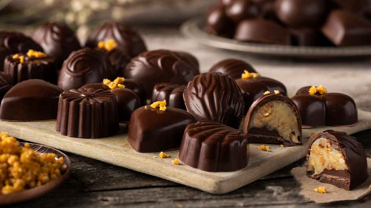 Bombones hechos con moldes para chocolate Bombones hechos con moldes para chocolate