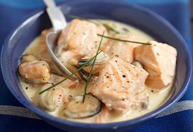 Caldo de pescado en receta de crema de mariscos Caldo de pescado en receta de crema de mariscos