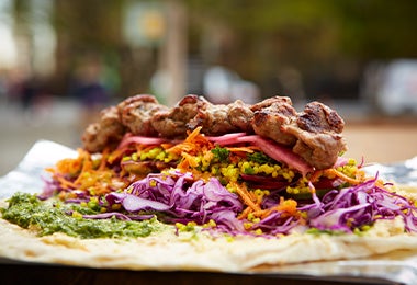Shawarma, una adaptación árabe del kebab turco. Shawarma, una adaptación árabe del kebab turco.