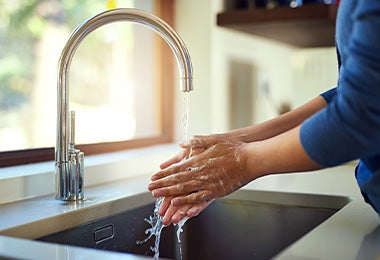 Usar agua para lavar manos cocina ecológica Usar agua para lavar manos cocina ecológica