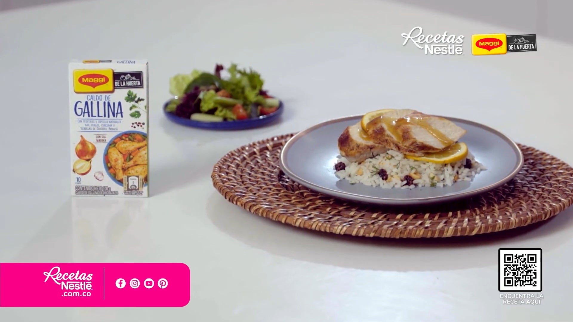 pollo-naranja-video Trozos de pollo dorado en salsa de naranja servidos con arroz blanco, preparados con sazonador MAGGI®