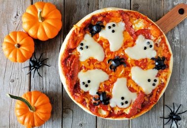 Pizza decorada para Halloween. Pizza casera decorada para Halloween.