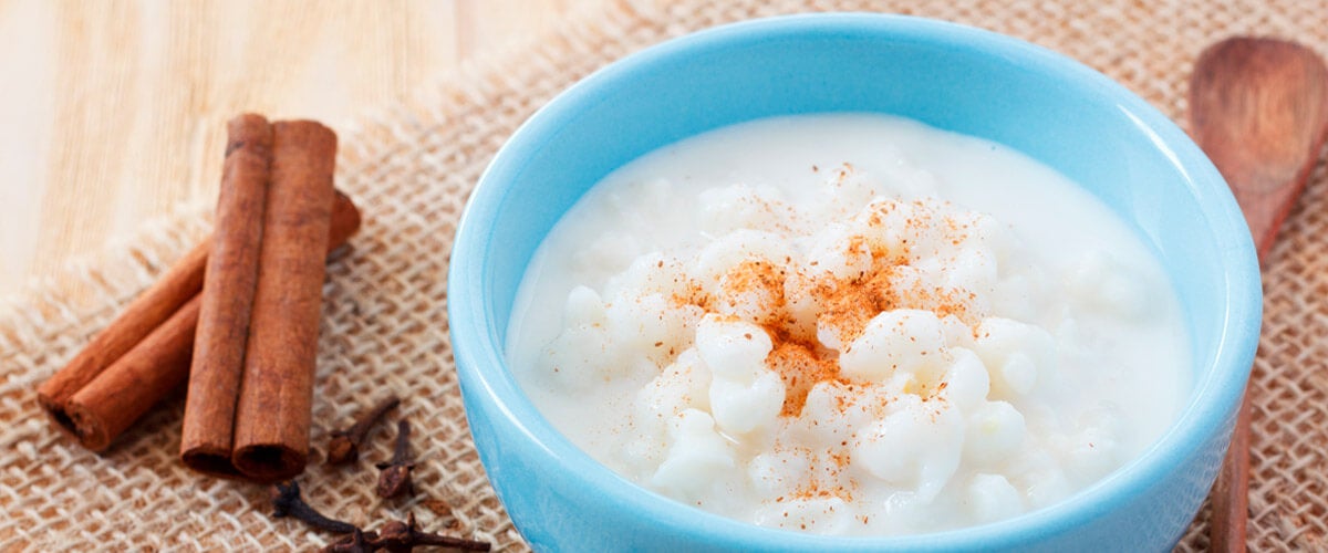 Lo característico de cómo hacer arroz con leche colombiano