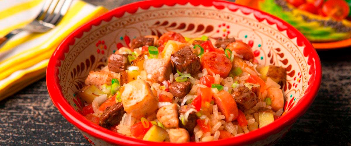 almuerzo casero colombiano arroz atollado