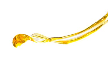 Chorro de aceite caliente para freír aborrajados, receta fácil de cocina.