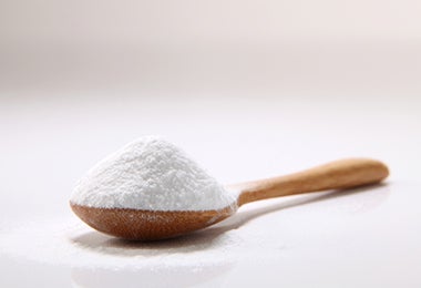 Cucharada de bicarbonato de sodio para limpiar tu sandwichera.