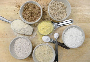 Un bizcocho puede prepararse con distintos tipos de harina.