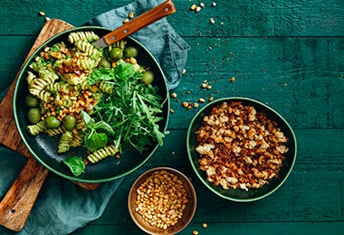 Platos con Pasta vegetales y granos