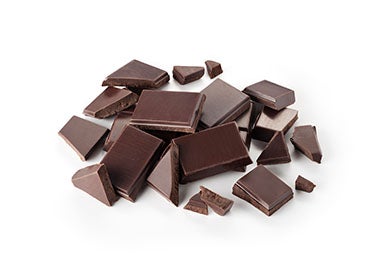 Trozos de chocolate negro, que no contiene leche, apto para comidas veganas. 