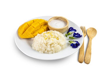 Porción de arroz con coco claro.