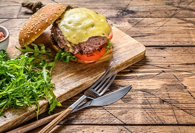 Día Internacional de la Hamburguesa, carne y pan de hamburguesa