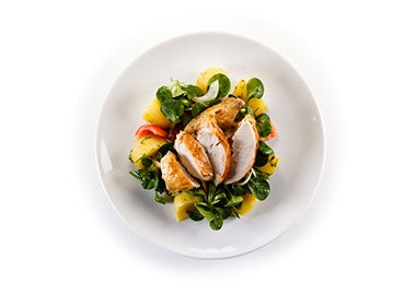 Ensalada de pollo para comida saludable.