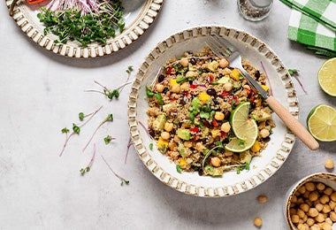 Una ensalada de quinoa, receta que te ayuda a gestionar el tiempo