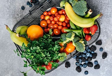 Canastas de frutas frescas listas para ser utilizadas.