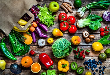 Diferentes frutas y verduras que puedes consumir en tu dieta diaria de carbohidratos