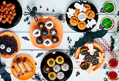 Galletas de calabazas de Halloween, fantasmas, momias y telarañas.