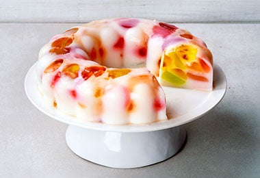 Gelatina de frutas como receta de frutas para niños.