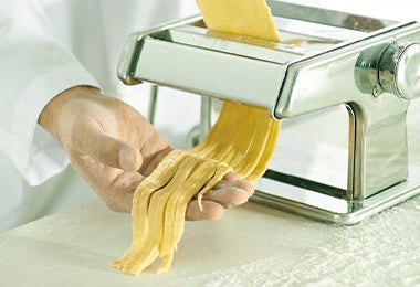 Máquina para hacer pasta fresca para crear recetas con tallarines