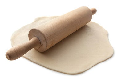 Masa y superficie con harina. Cómo usar rodillo de cocina