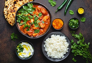 Curry preparado en una olla de cocción lenta.