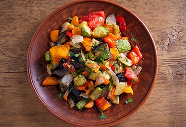 Ensalada con pimentón y otras verduras.