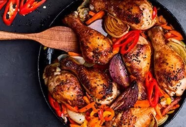 Muslos de pollo con verduras