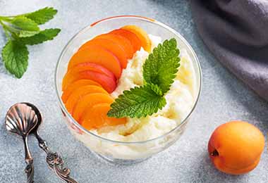 Muchos postres fáciles incluyen frutas. 
