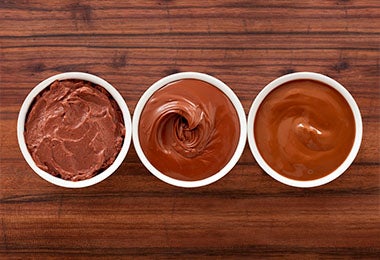 Tres recetas con chocolate: una mousse, derretido y para untar.