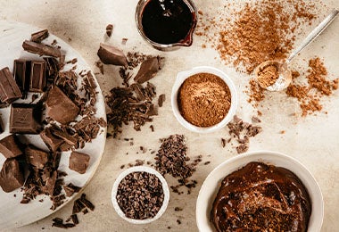 Chocolate en polvo, derretido y tableta, presentaciones para usar en recetas.